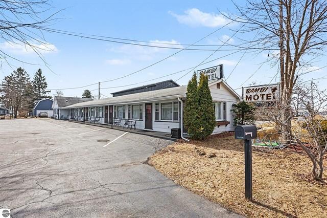 More Photos Of 1100 E Bay St, East Tawas Hotel For Sale
