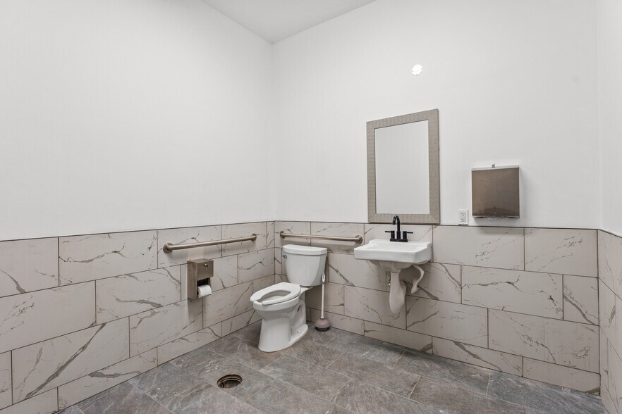 More Photos Of 3535 N Anza Rd, Palm Springs Warehouse For Sale