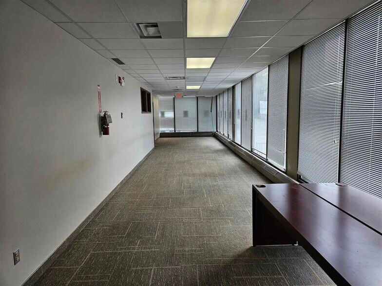 More Photos Of 390 Bay St, Sault Ste Marie Office For Lease