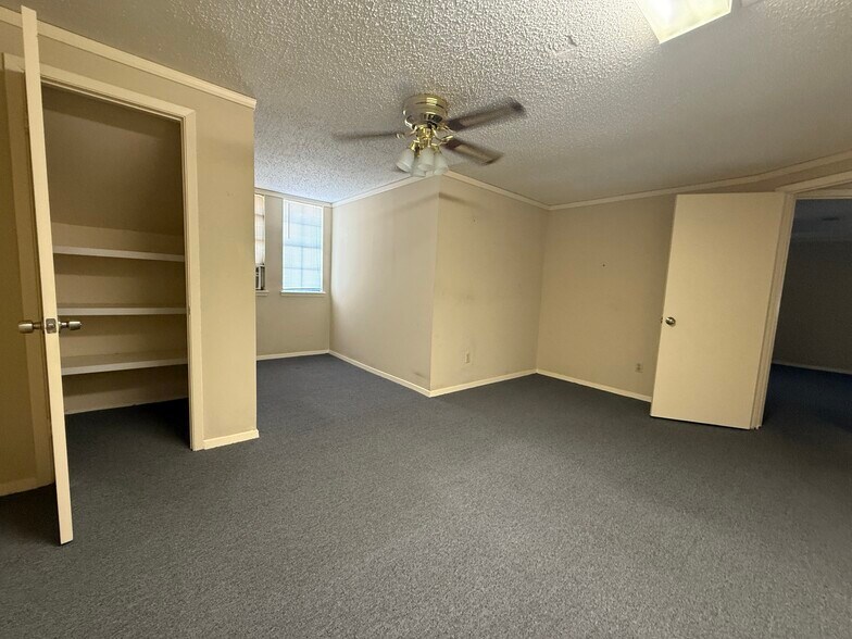 More Photos Of 6910 Bellaire Blvd, Houston Office Residential For Lease
