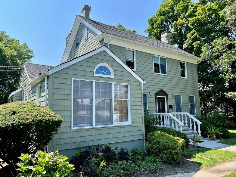 More Photos Of 91 Green St, Huntington Office Residential For Sale