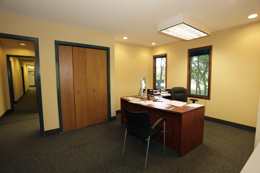 More Photos Of 3701 Shoreline Dr, Orono Coworking Space