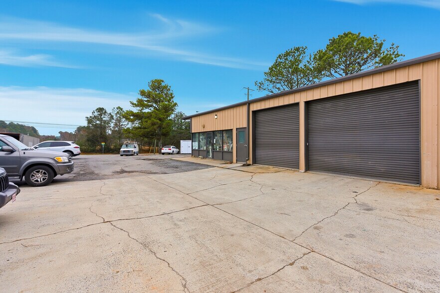 More Photos Of 961 Shallowford Rd NE, Kennesaw Warehouse For Sale