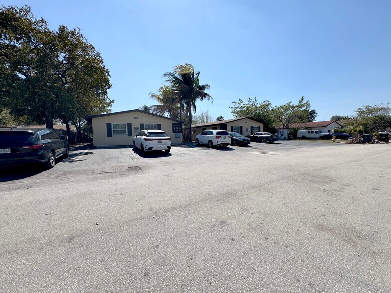 Primary Photo Of 148 NW 40th Ct, Oakland Park Apartments For Sale