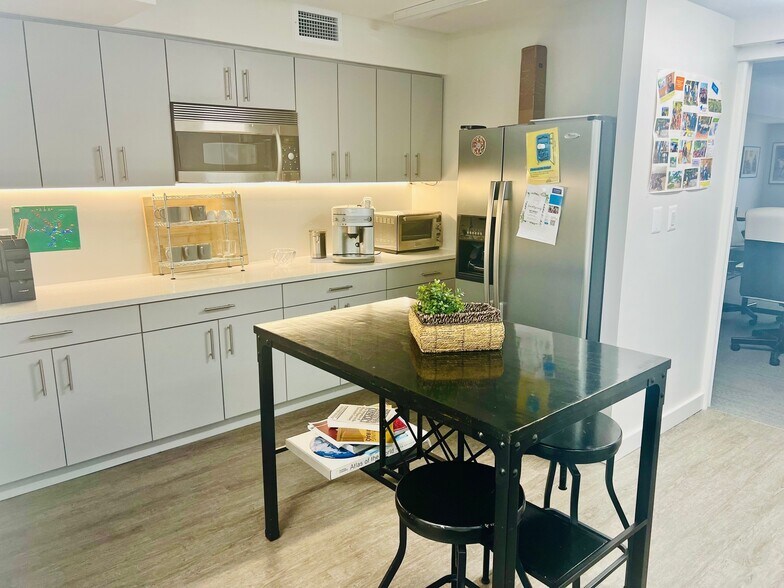 More Photos Of 403 N Henry St, Alexandria Office For Sale