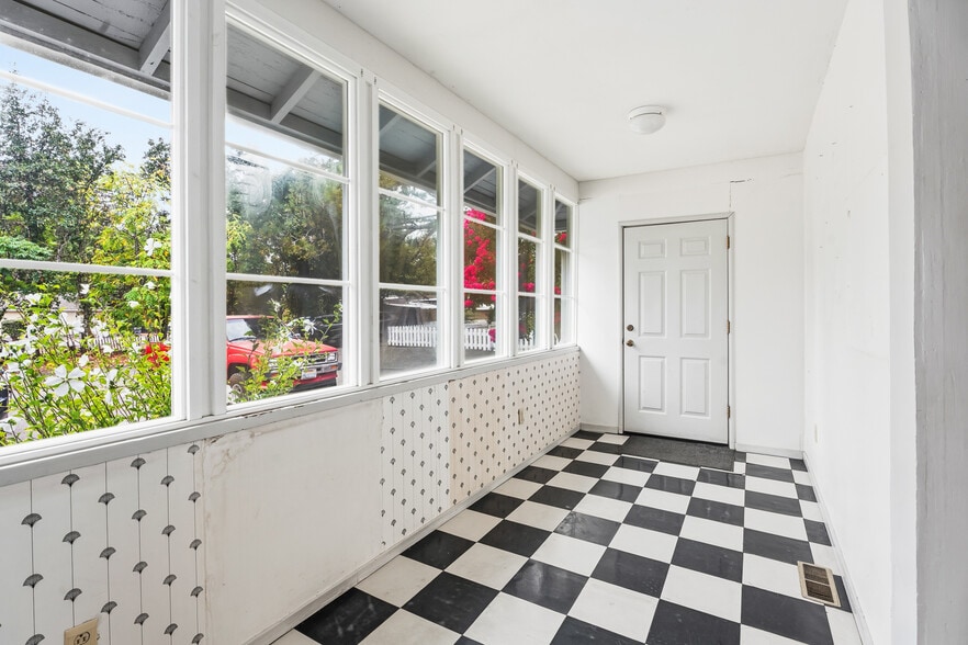 More Photos Of 704 N State St, Ukiah Medical For Sale