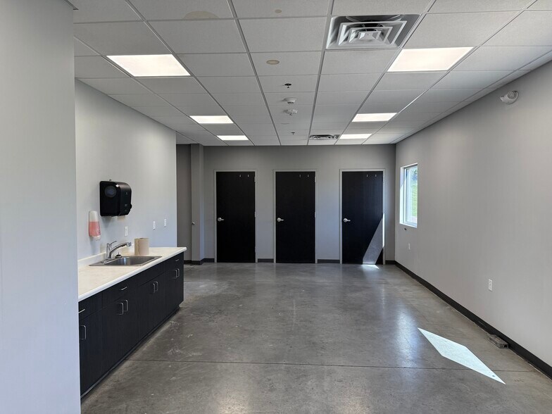 More Photos Of 3530 Marnie Ave, Waterloo Industrial For Sale