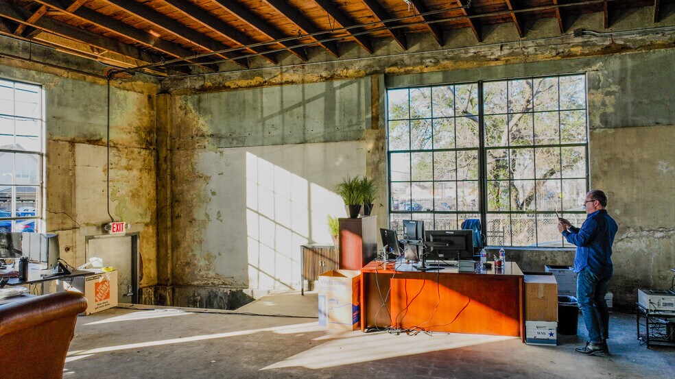 More Photos Of 10 N Milby St, Houston Warehouse For Sale