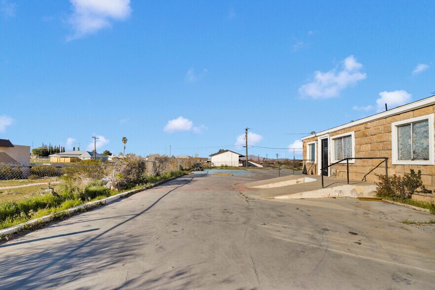 More Photos Of 16088 Outer Bear Valley Rd, Victorville Office For Lease