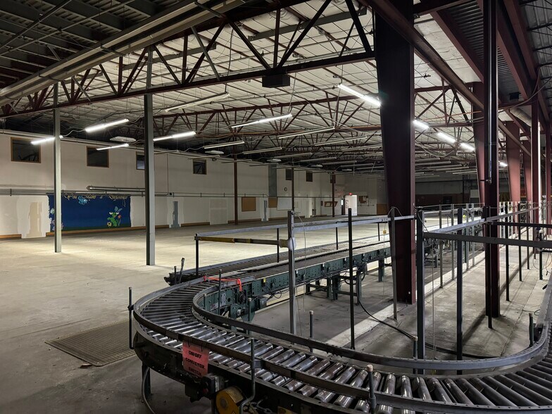 More Photos Of 2253 Air Park Rd, Rhinelander Distribution For Sale