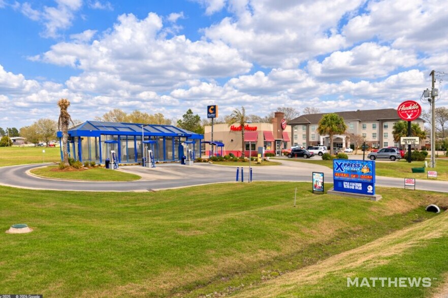 Primary Photo Of 1702 St Mary st, Scott General Retail For Sale