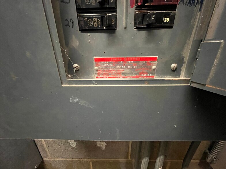 More Photos Of 45 Round Hill Rd, Northampton Office Residential For Sale