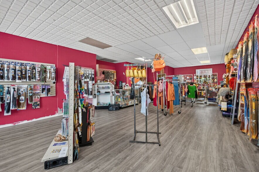 More Photos Of 1950 S Glenstone Ave, Springfield Storefront For Sale