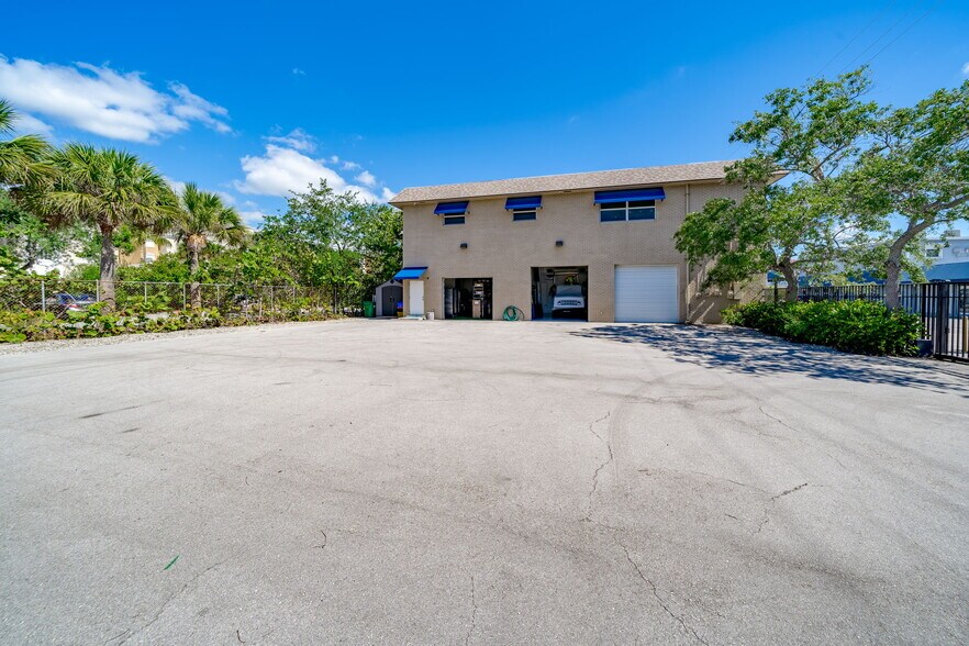 More Photos Of 234 NE 4th Ave, Delray Beach Warehouse For Sale