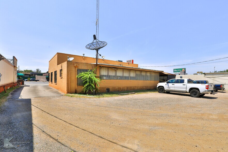 More Photos Of 1841 S Treadaway Blvd, Abilene Industrial For Sale