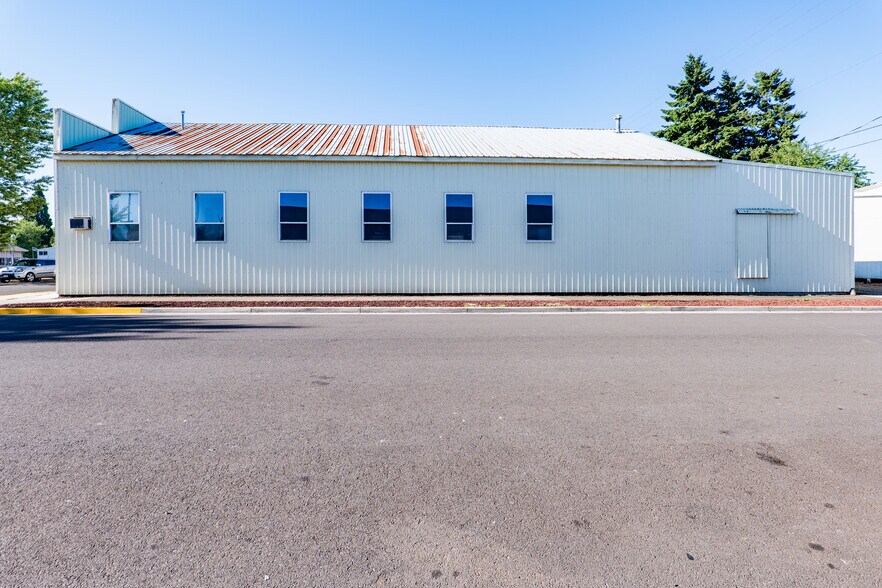 More Photos Of 489 Front St, Junction City Warehouse For Sale
