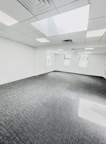 More Photos Of 19 W Putnam Ave, Greenwich Office For Lease