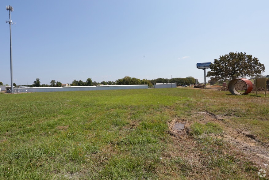 Primary Photo Of 2300 NE Loop 286, Paris Land For Sale