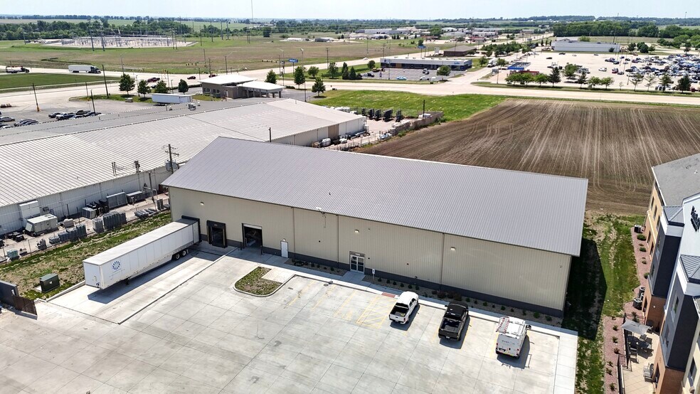 More Photos Of 1008 Wylie Dr, Bloomington Industrial For Sale