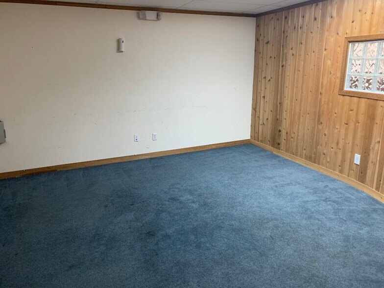 More Photos Of 4050 Westgate Ave, West Palm Beach Showroom For Lease