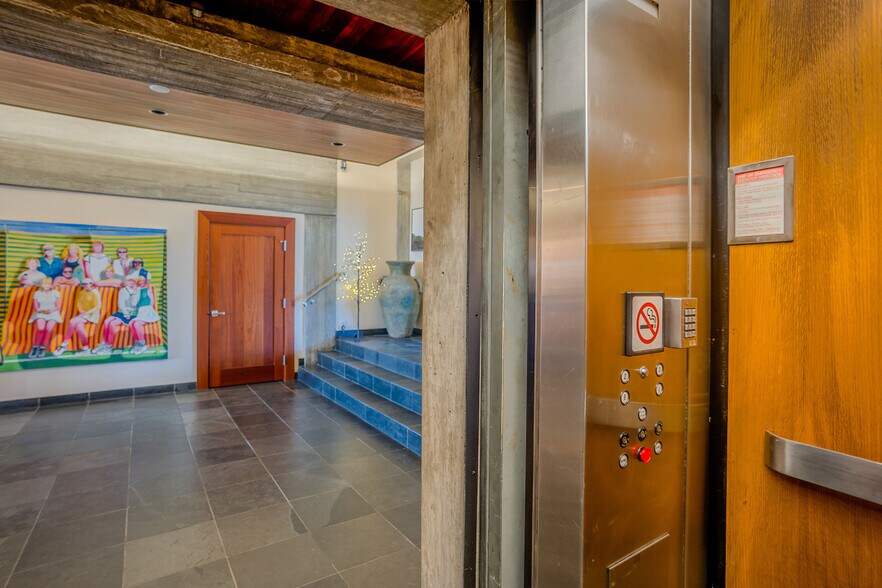 More Photos Of 916 Bay St, Beaufort Office For Sale