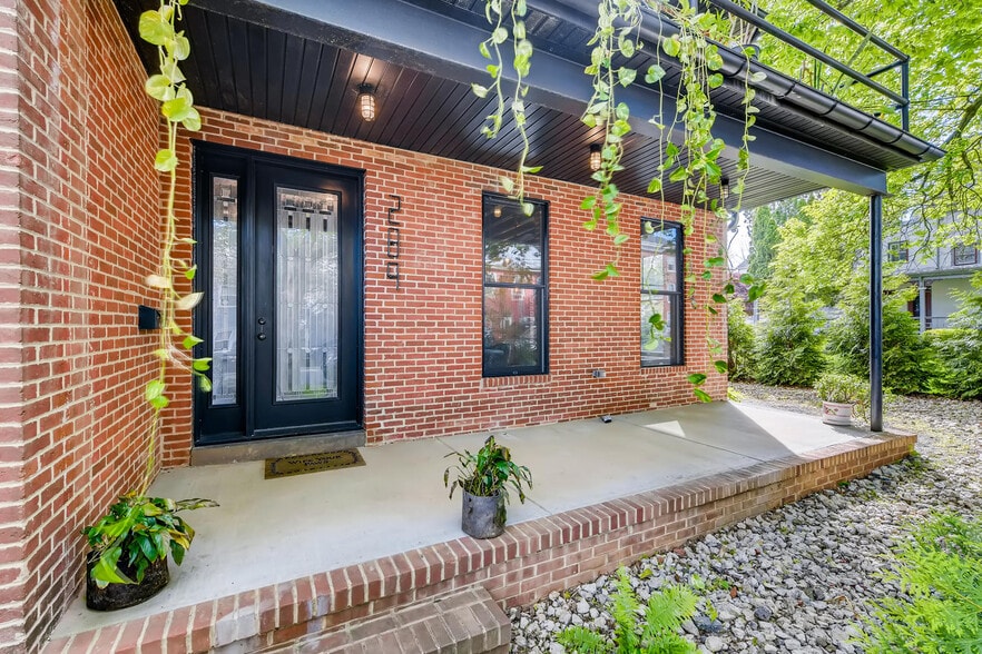 More Photos Of 289 E Main St, Westminster Office Residential For Lease