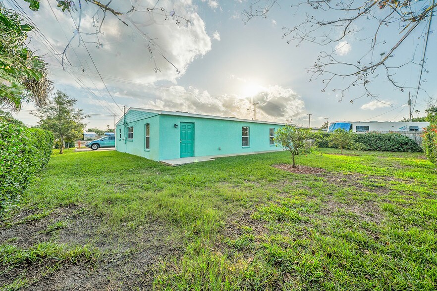 More Photos Of 1840 Sarno Rd, Melbourne Office For Sale