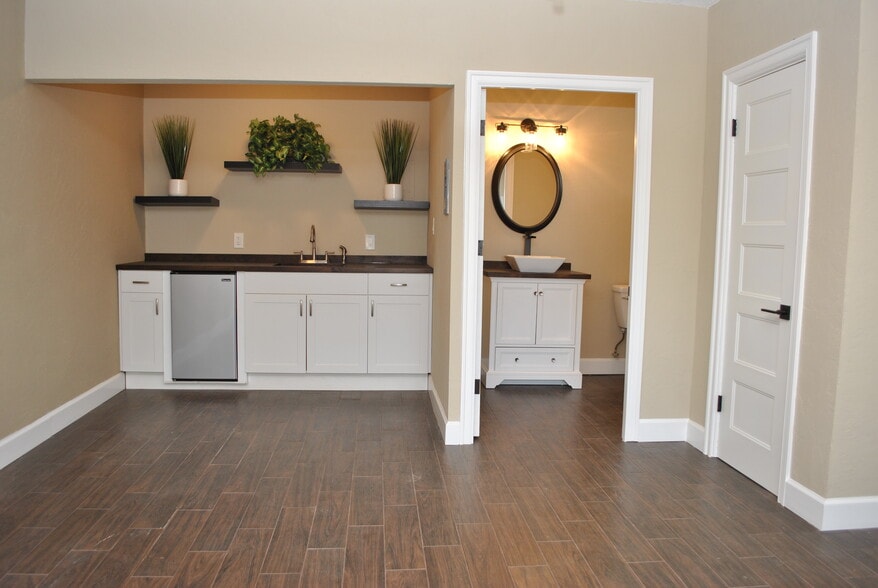 More Photos Of 5710 4th St N, Saint Petersburg Office Residential For Sale