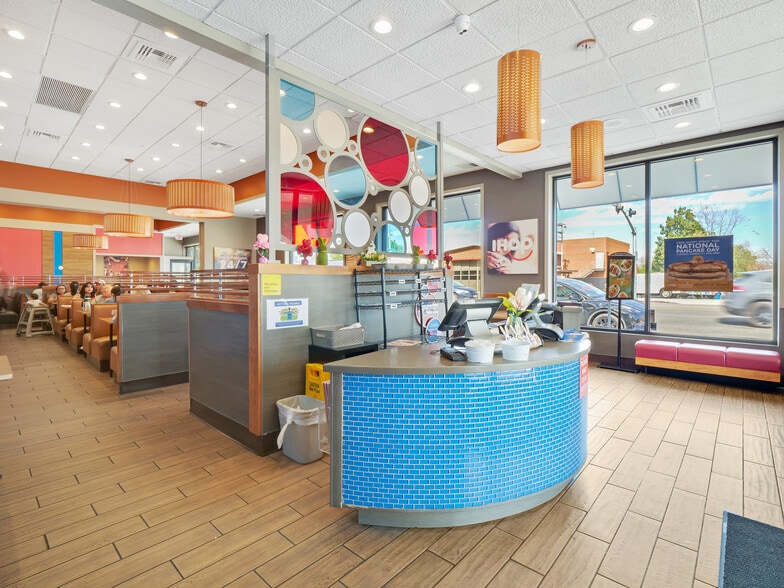 More Photos Of 19100 Ventura Blvd, Tarzana Storefront Retail Office For Lease