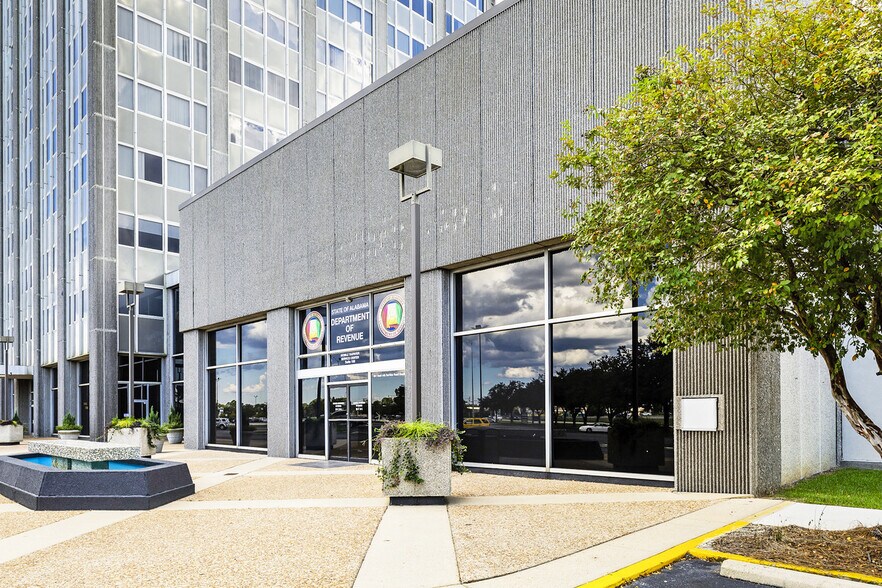 More Photos Of 851 S I-65 Service Rd, Mobile Office For Lease