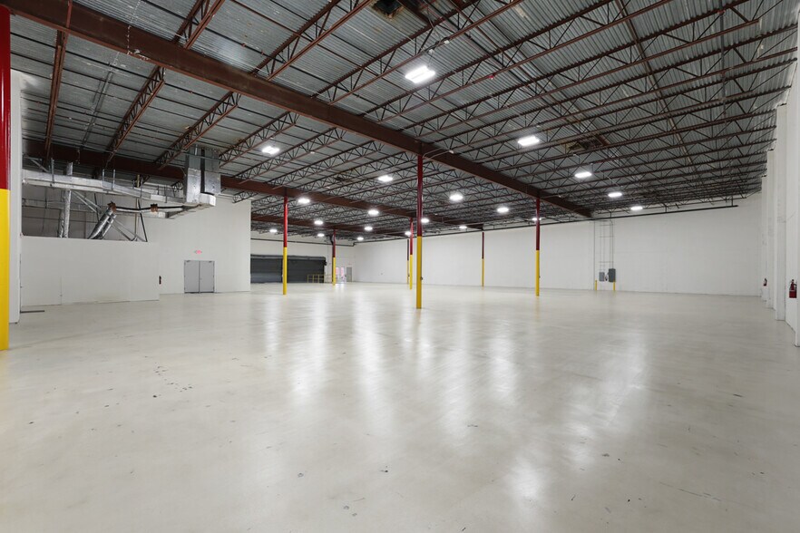 More Photos Of 1636 NW 82nd Ave, Doral Warehouse For Lease