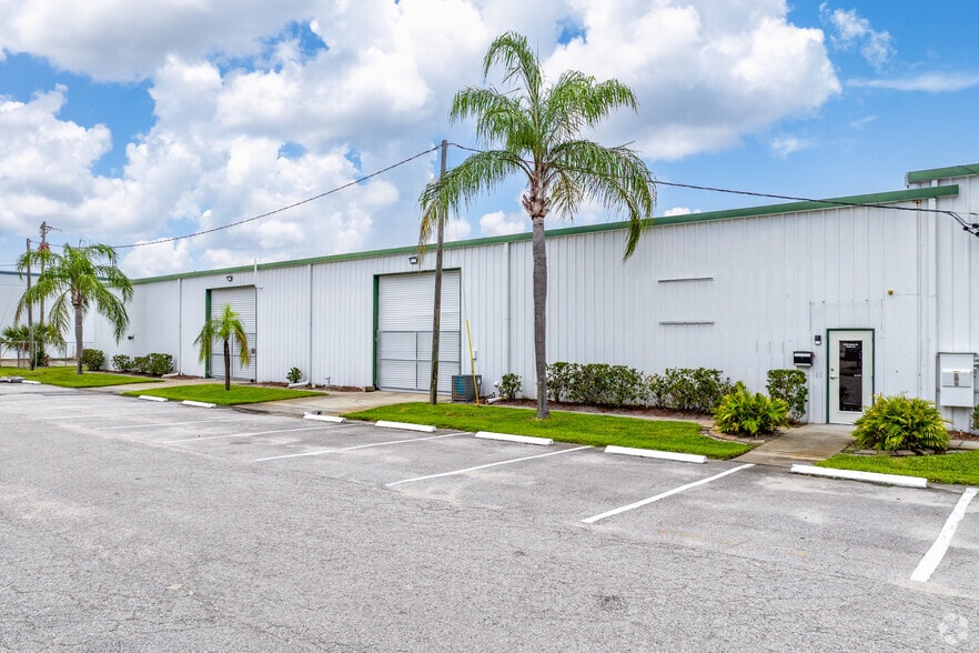 More Photos Of 1720 Main St NE, Palm Bay Unknown For Lease