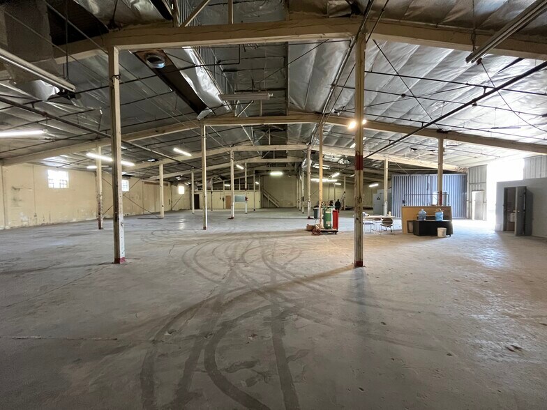More Photos Of 8832 Miner St, Los Angeles Manufacturing For Lease