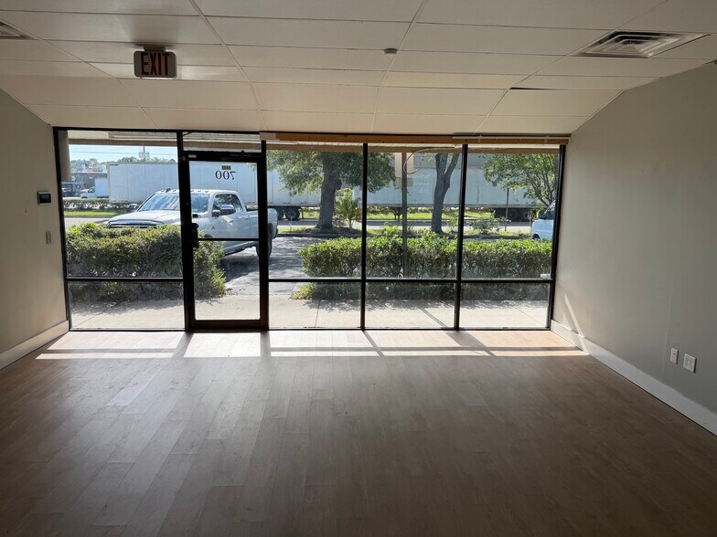 More Photos Of 2444-2512 NE 1st Blvd, Gainesville Office For Lease