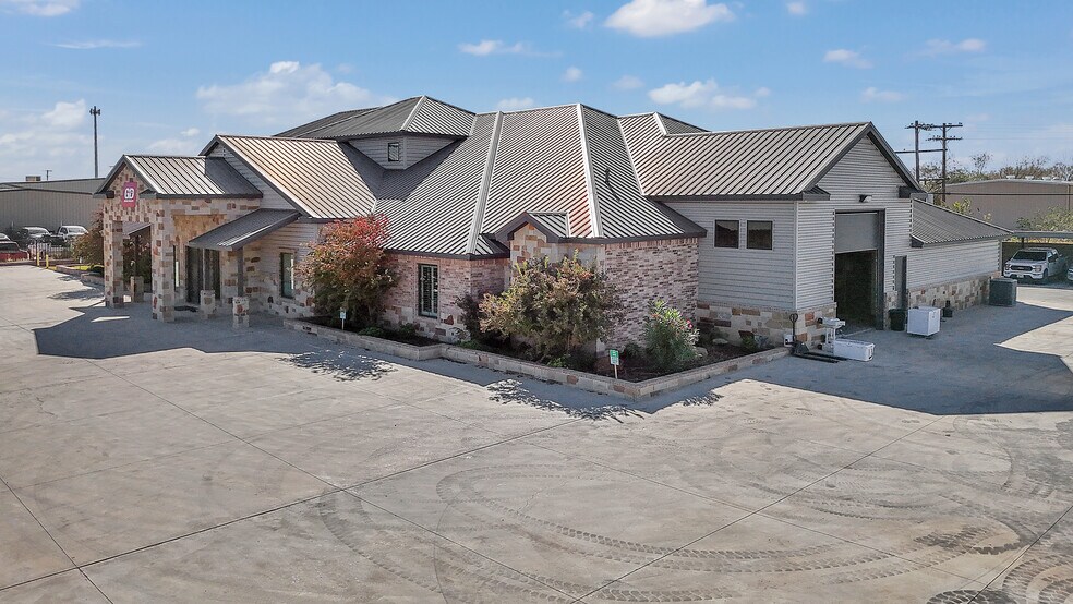 More Photos Of 4313 N County Rd W, Odessa Office For Sale