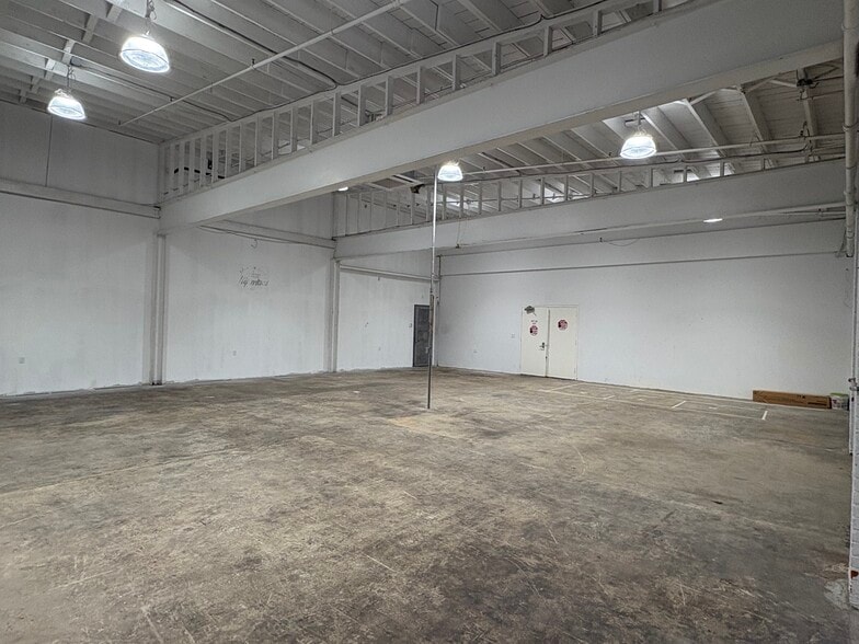 More Photos Of 482 Glenbrook Rd, Stamford Manufacturing For Lease
