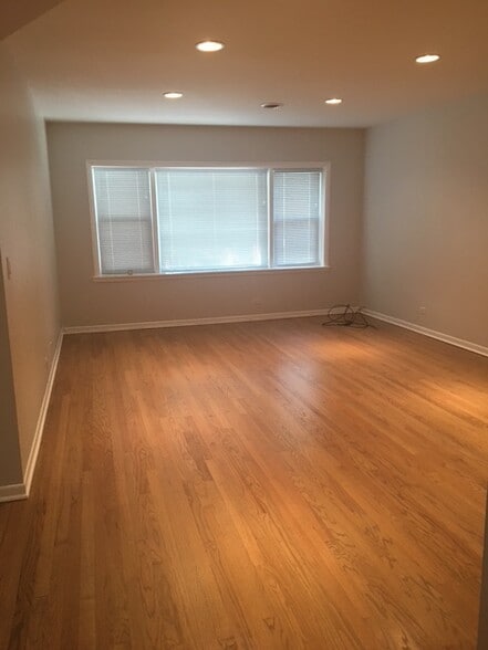 More Photos Of 2919 W Irving Park Rd, Chicago Office Residential For Sale