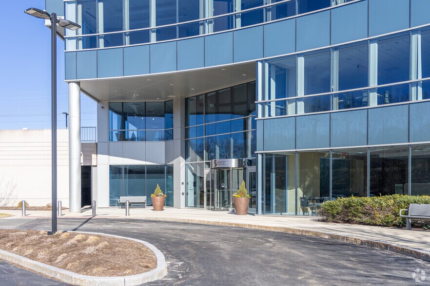 More Photos Of 5 Wall St, Burlington Office For Lease