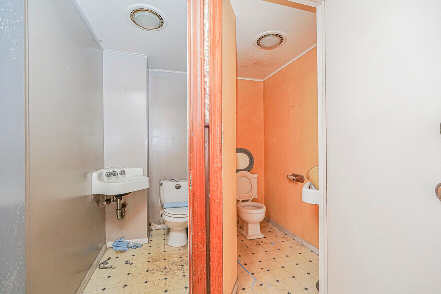 More Photos Of 135 Main St, Matawan Storefront Retail Residential For Lease