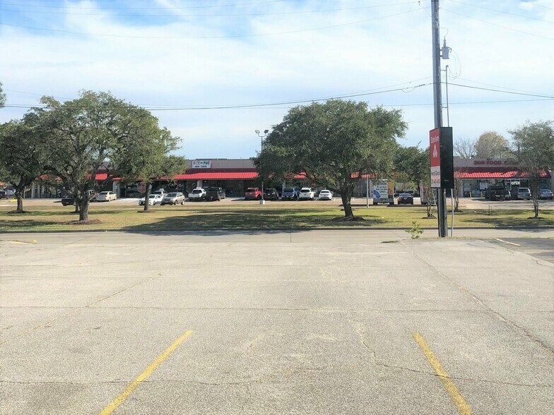 More Photos Of 10835 Hughes Rd, Houston Freestanding For Sale