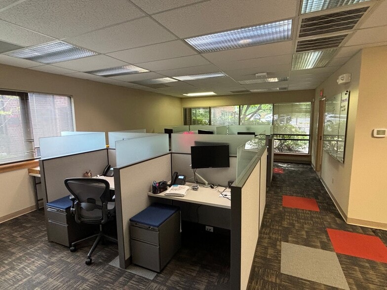 More Photos Of 950 W Valley Rd, Wayne Office For Sale