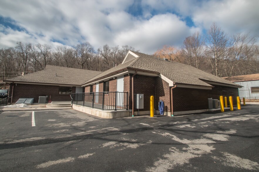 More Photos Of 598 Danbury Rd, Ridgefield Office For Lease
