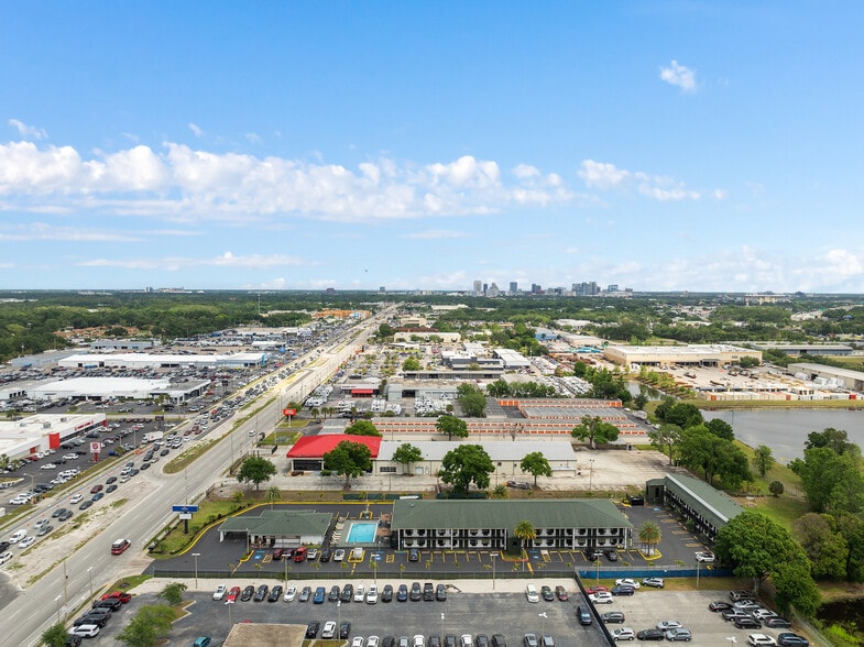 More Photos Of 3956 W Colonial Dr, Orlando Hotel For Sale