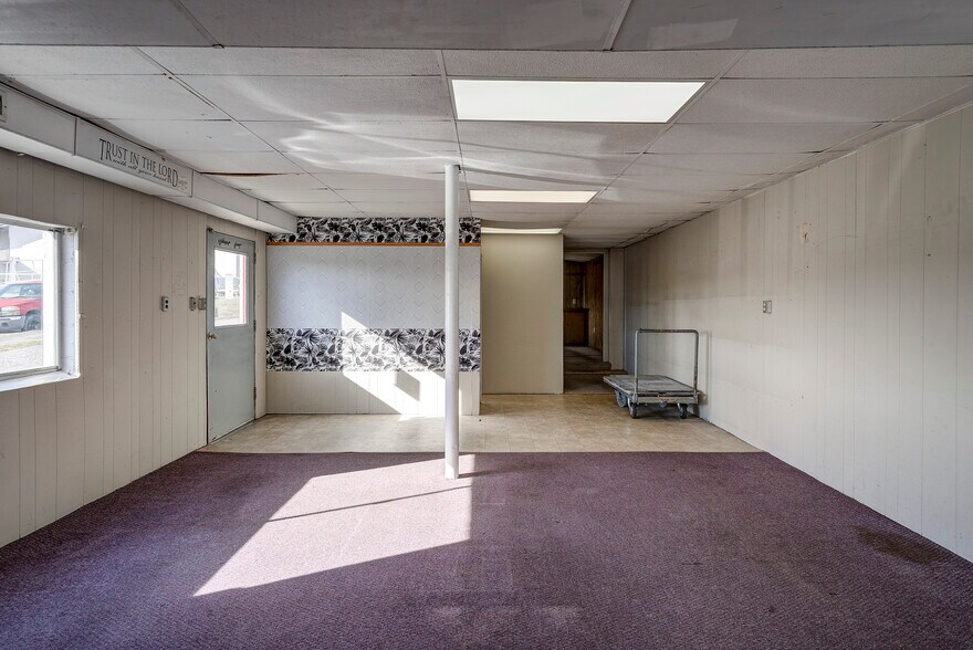 More Photos Of 127 Cherry St, Johnson City Industrial For Sale