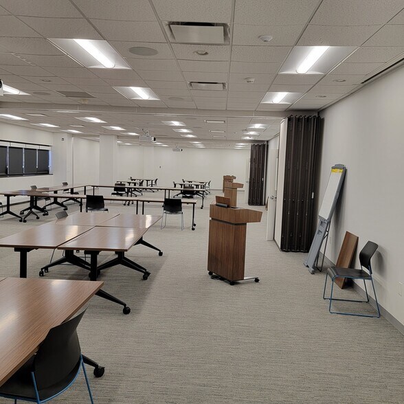 More Photos Of 500 Economy Ct, Freeport Office For Lease