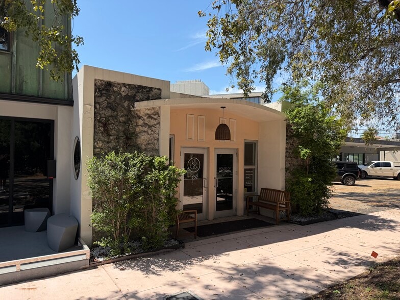 More Photos Of 4928 S Le Jeune Rd, Coral Gables Freestanding For Lease