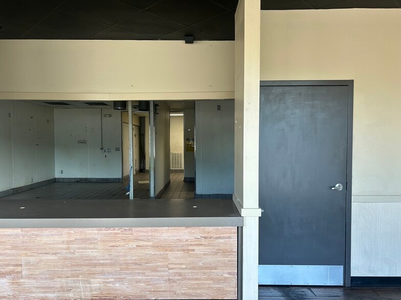 More Photos Of 7007-7025 Kingston Pike, Knoxville Unknown For Lease