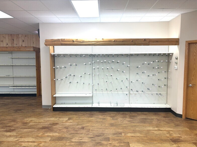 More Photos Of 601 Minnesota Ave, Walker General Retail For Lease