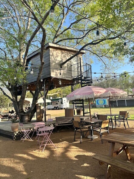 More Photos Of 7701 Colton Bluff Springs Rd, Austin Flex For Lease