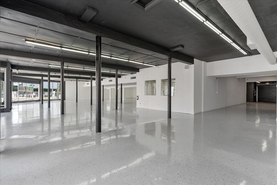 More Photos Of 1500 NW 36th St, Miami Storefront Retail Office For Lease